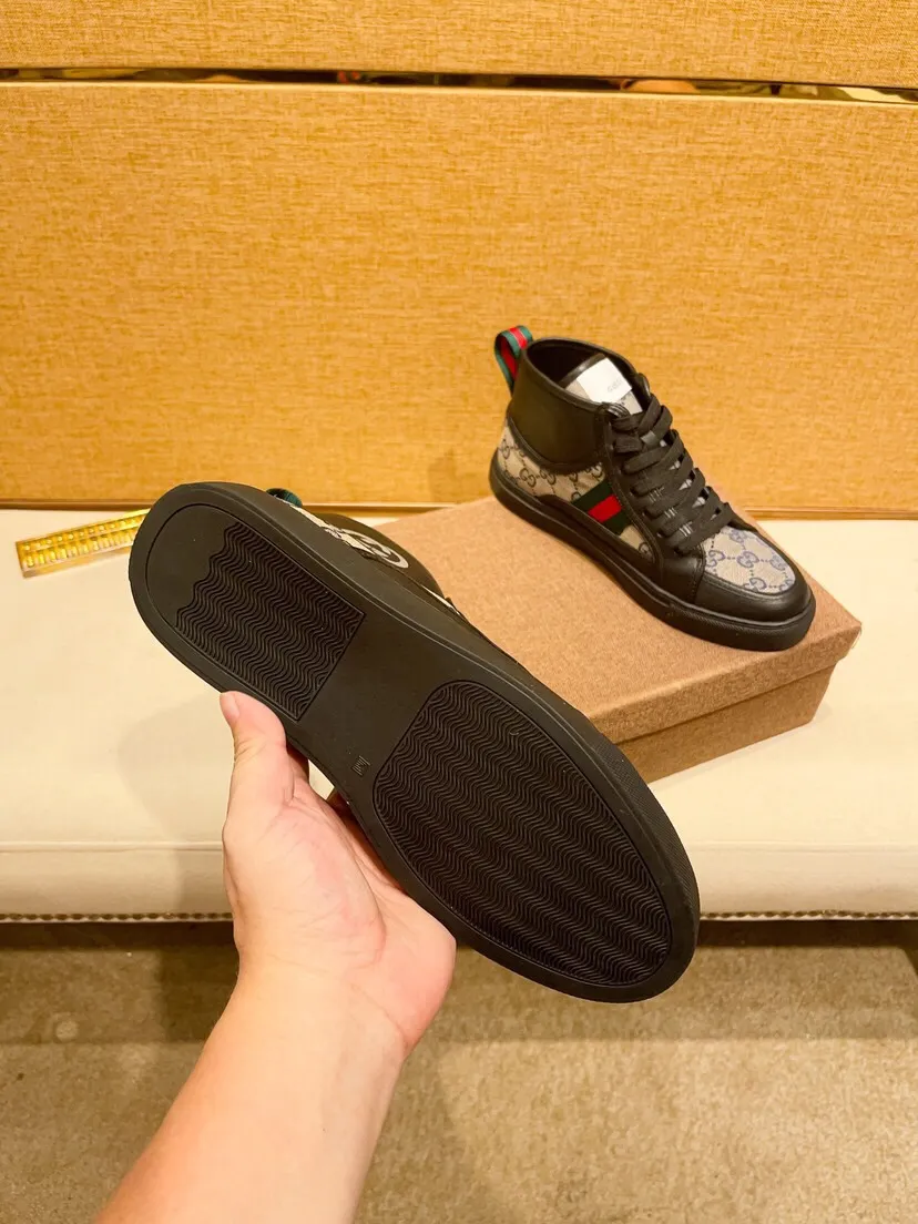 Factory price 440 [Gucci] Gucci's latest high-top casual Korean-style men's shoes, brand new autumn and winter design, perfect workmanship, cabinet quality, upper: cowhide material, leather lining; soft and comfortable, rubber outsole ultra-light, wear-resistant, simple, versatile fashion men's shoes, color optional, size 38--44